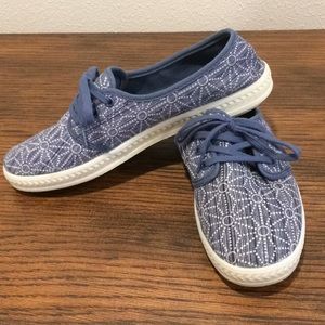 Rocket Dog Chambray Tennis Shoes, size 8.5